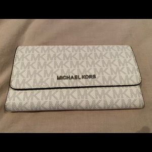 MK white wallet